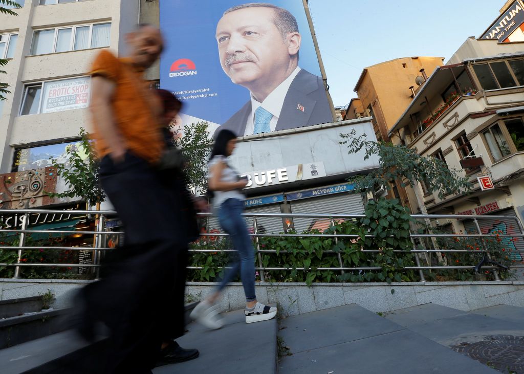 Τέσσερις νεκροί σε προεκλογική συγκέντρωση του κυβερνώντος ΑΚΡ