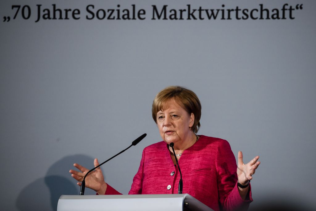 Μέρκελ: Ο ESM πρέπει να μετασχηματιστεί σε μακροπρόθεσμο εργαλείο