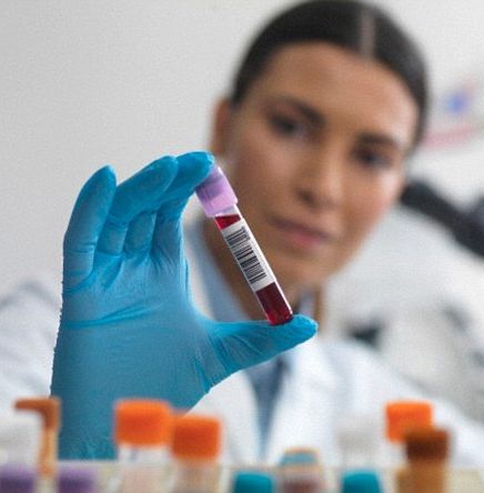 Αιμολήπτης και τεχνολόγος ιατρικών εργαστηρίων