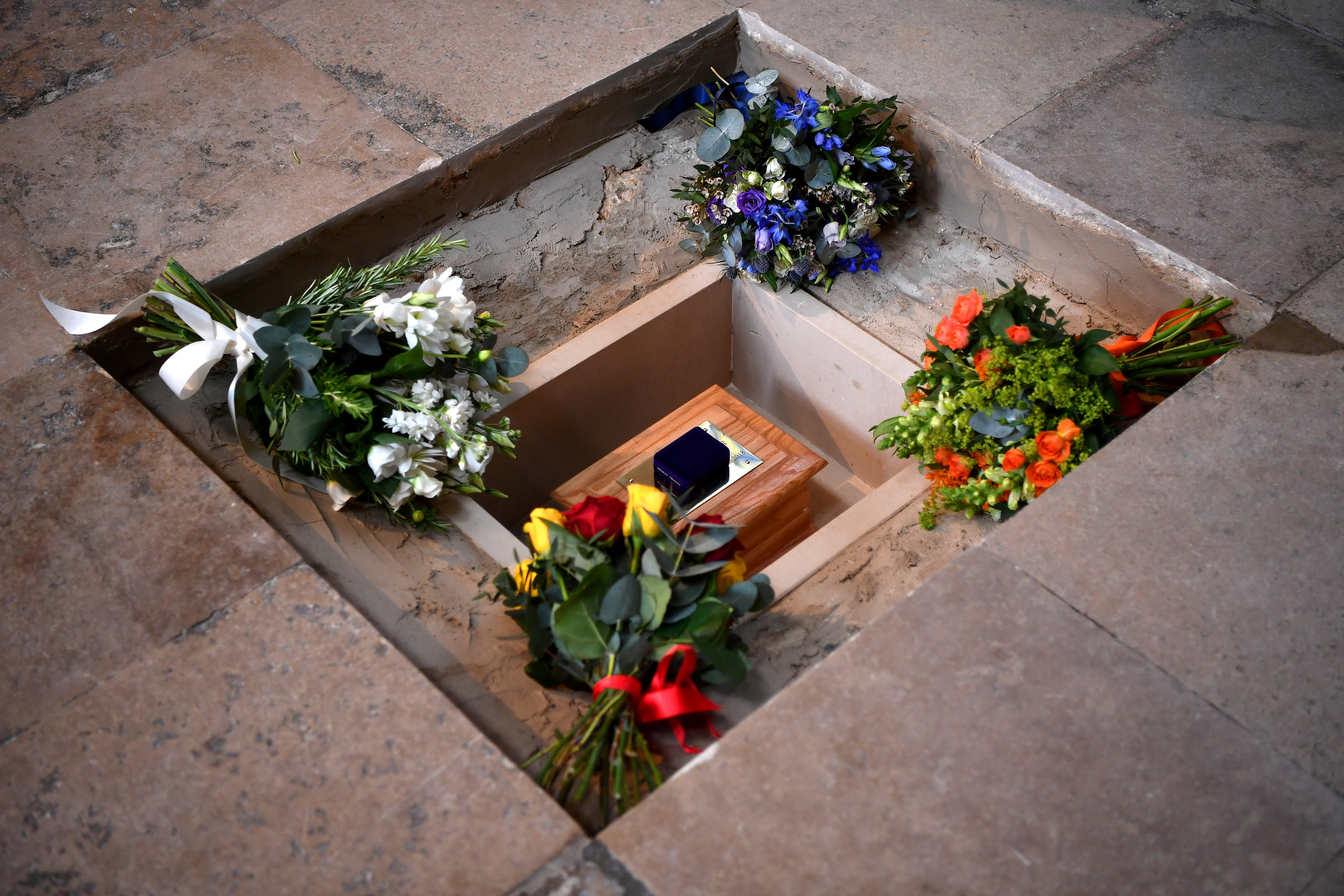 Прощание кремация. Похороны Стивена Хокинга.