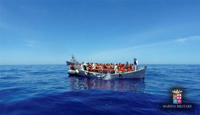 Η ιταλική ακτοφυλακή επενέβη για τη διάσωση 500 μεταναστών