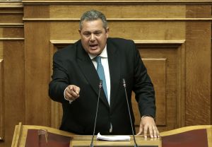 Τσιγαράκι και ποτάκι για τον Καμμένο μετά την ομιλία του