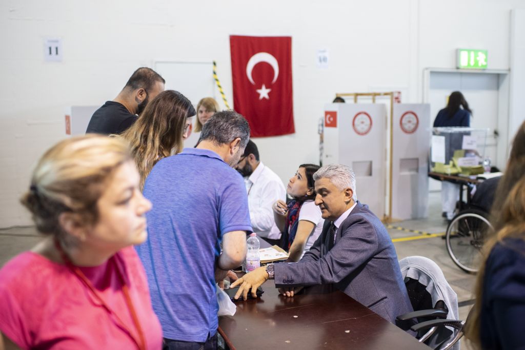 Τουρκικές εκλογές: Ρεκόρ προσέλευσης στις κάλπες στο εξωτερικό