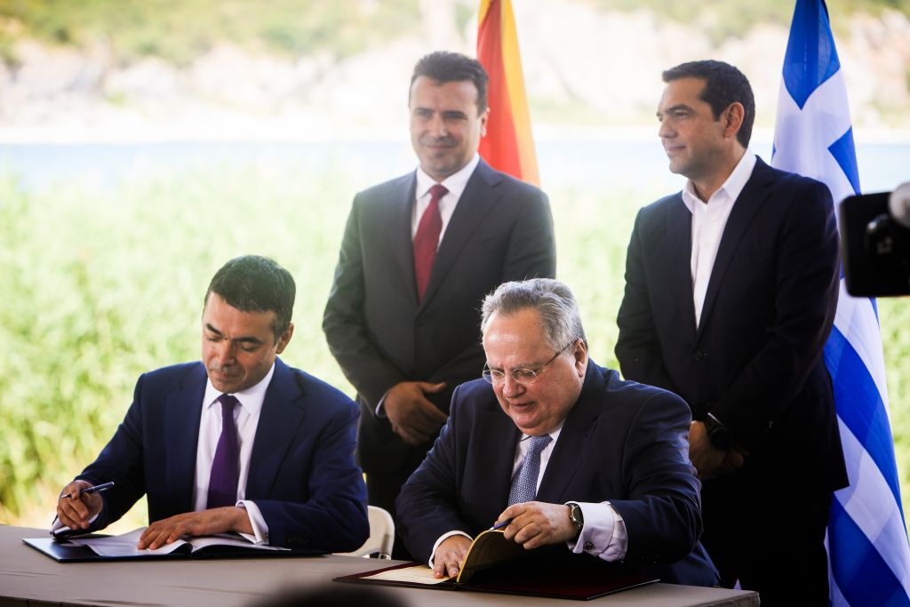 «Πράσινο φως» της Επιτροπής της Βουλής των Σκοπίων για τη συμφωνία Τσίπρα-Ζάεφ