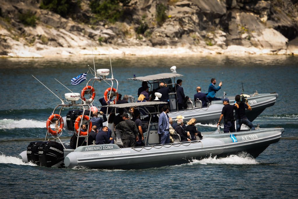 Συνάντηση βουλευτών του ΣΥΡΙΖΑ με συναδέλφους τους της ΠΓΔΜ