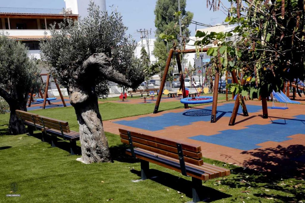 Νέα παιδική χαρά απέκτησε η Γλυφάδα