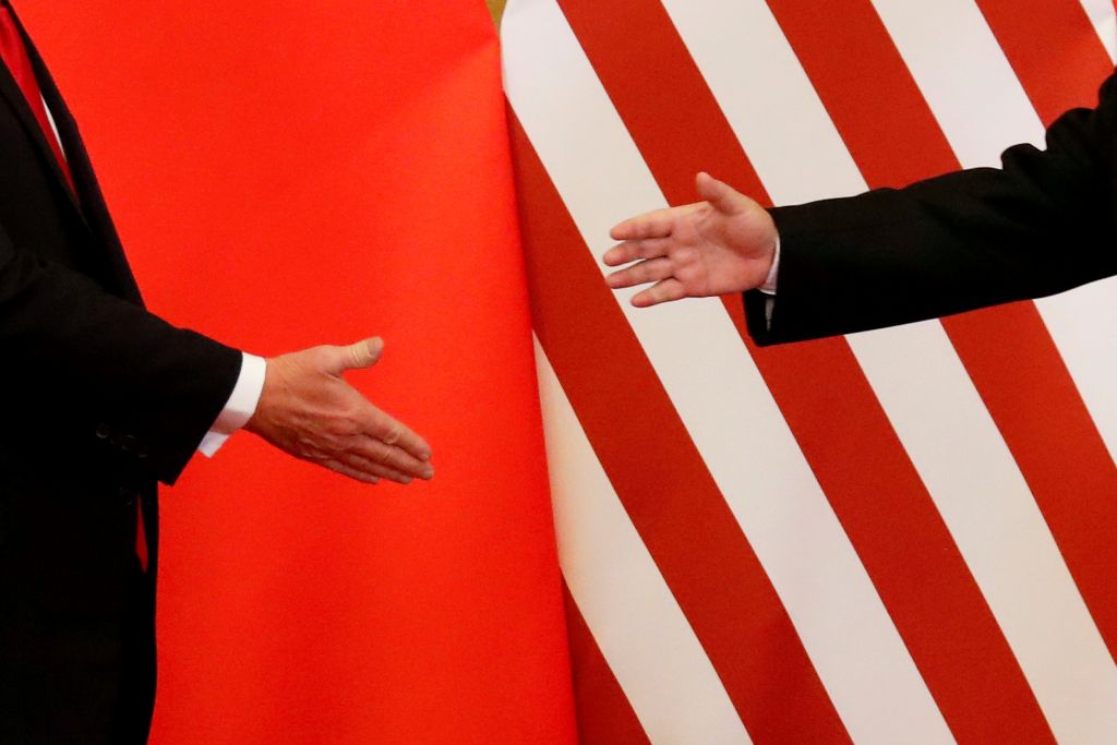 «Παράθυρο» διαλόγου αφήνει η Ουάσιγκτον για τους δασμούς στην Κίνα
