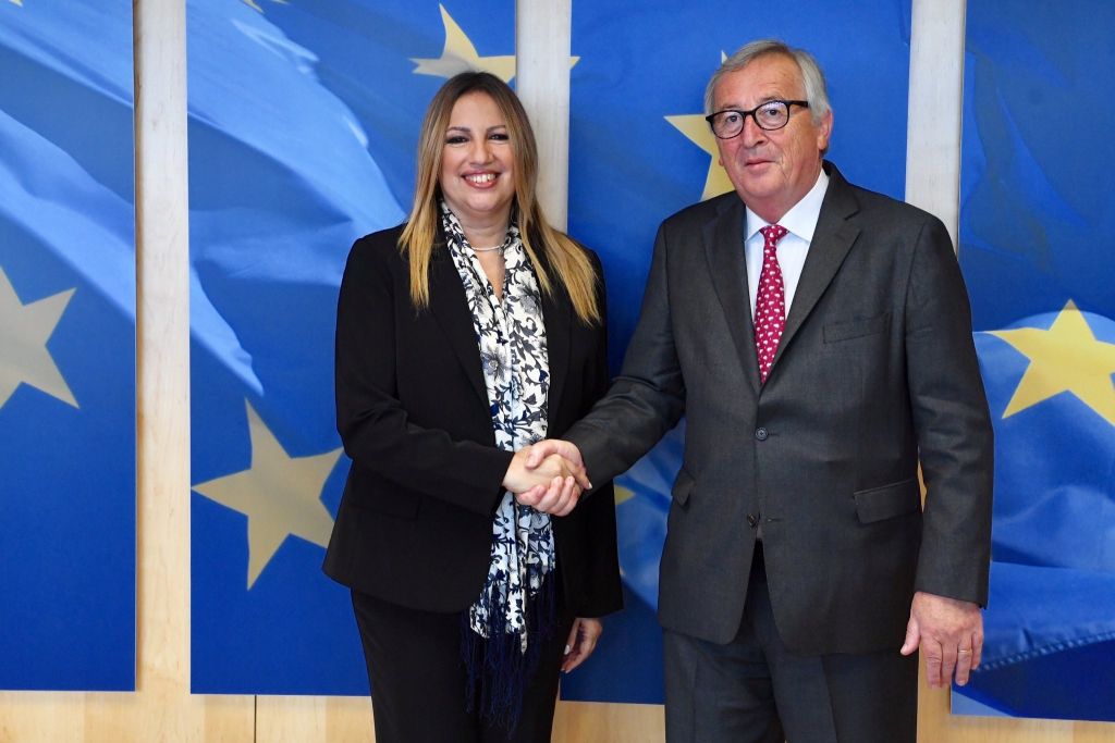 Συμβολή της Κομισιόν στην ελάφρυνση του χρέους ζήτησε η Γεννηματά