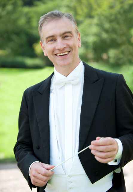 Η μουσική γιορτάζει και κάνει… 320 πάρτι!