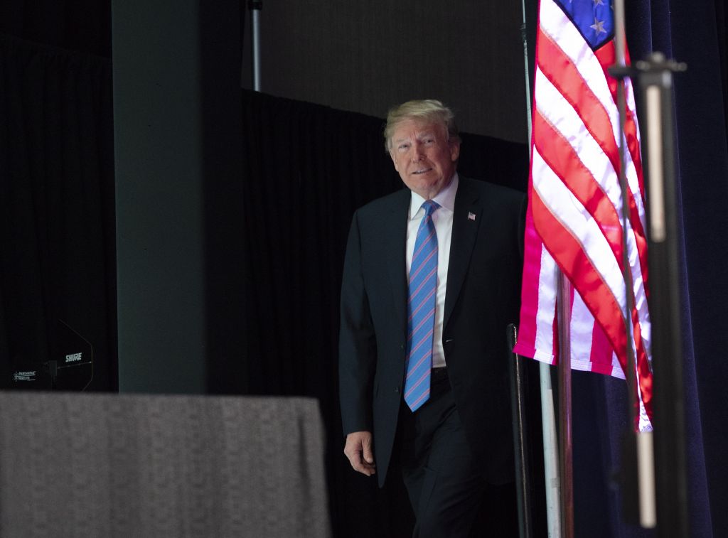 Υπεραμύνεται της πολιτικής διαχωρισμού ο Τραμπ