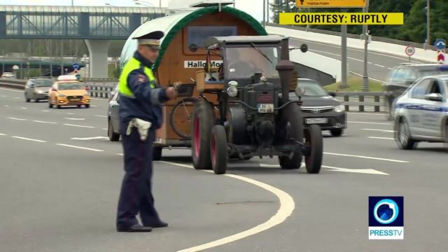 Με αεροπλάνα, βαπόρια και… τρακτέρ
