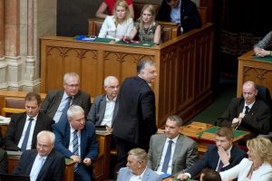 Η Ουγγαρία διαψεύδει το Βερολίνο για τη συμφωνία στο μεταναστευτικό