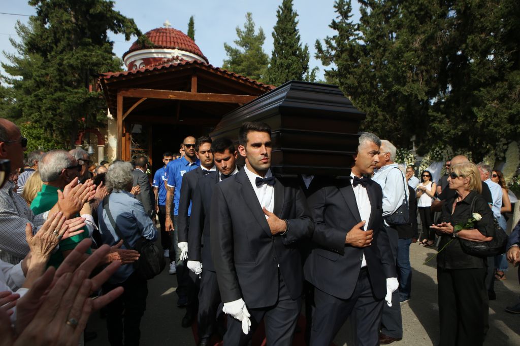 Συγκίνηση στο τελευταίο «αντίο» του Κώστα Πολίτη