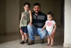 ΗΠΑ: Τέλος στο διαχωρισμό μεταναστών από τα παιδιά τους δια νόμου