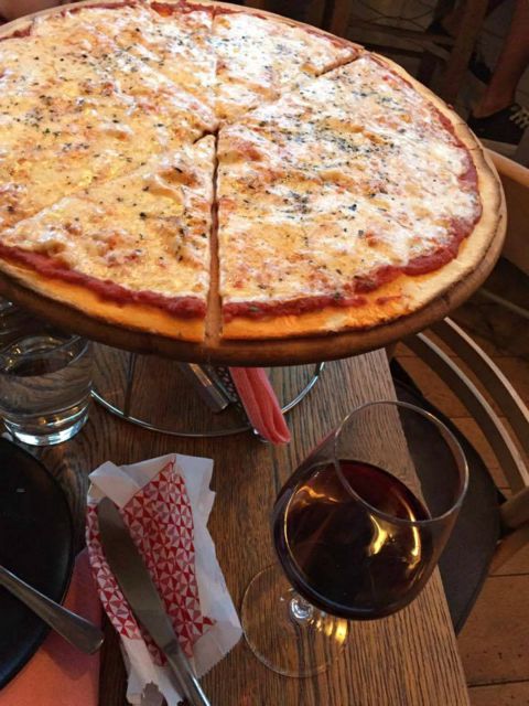 Βόλτα στην Πεντέλη για λεπτή, τραγανή πίτσα α λα ιταλικά