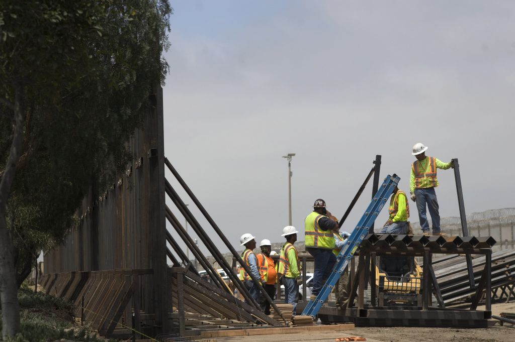Ο Τραμπ ζητά μεγαλύτερη χρηματοδότηση για το τείχος στα σύνορα με το Μεξικό