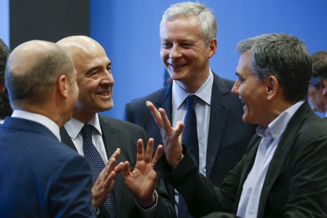 Δέσμιοι των υψηλών πλεονασμάτων και των αγορών