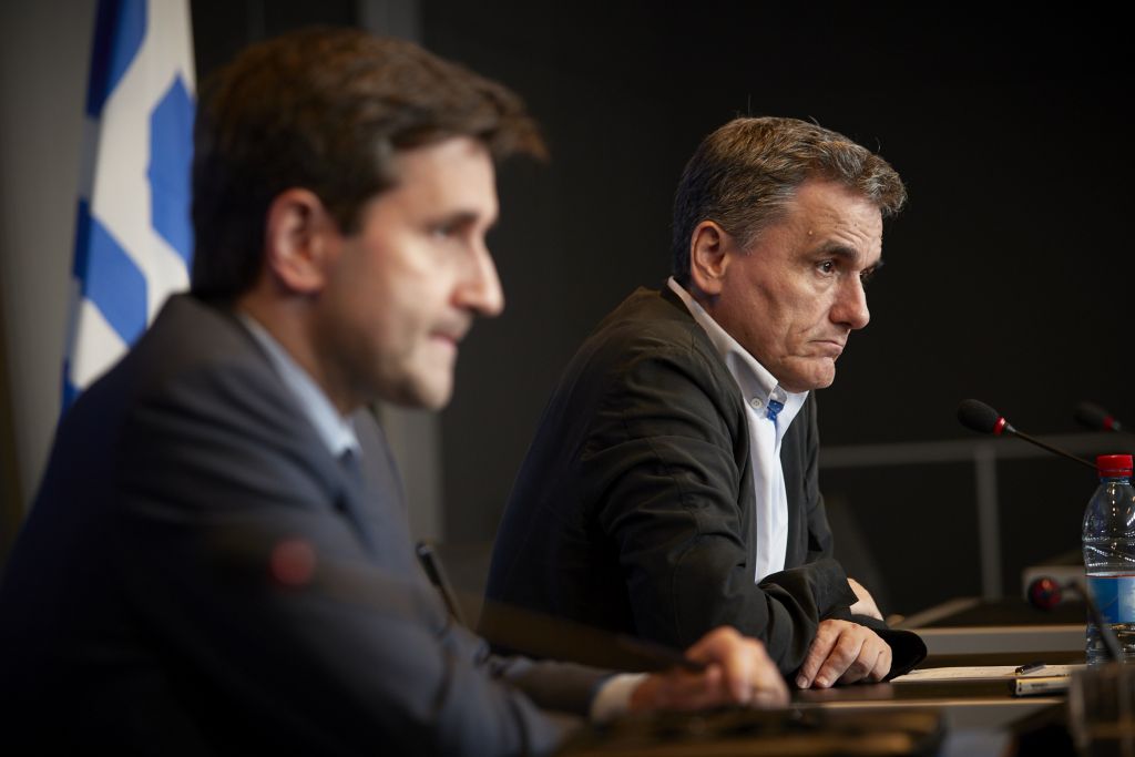 Σοκ από την Κομισιόν: Πιθανόν να εκτοξευτεί το χρέος στο 235% του ΑΕΠ