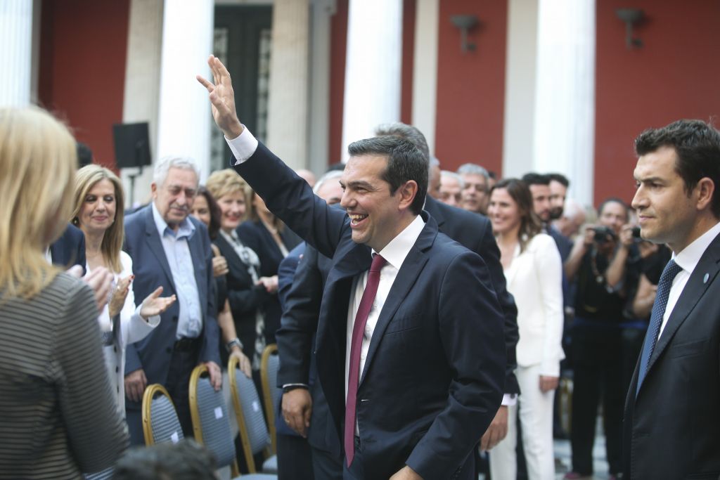 ΝΔ: Η θλιβερή φαρσοκωμωδία που κυβέρνησε τη χώρα φτάνει στο τέλος της