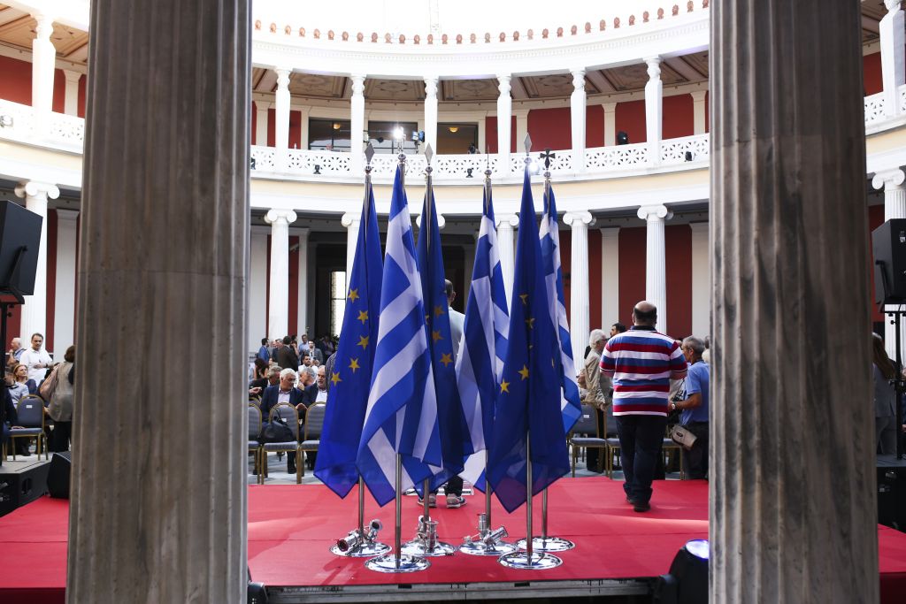 Der Spiegel: «Τελείωσε η κρίση; Για πες το αυτό στους Ελληνες…»