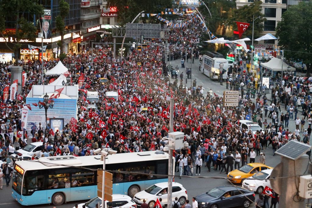 Θρίλερ στην Τουρκία: Τι δείχνουν οι δημοσκοπήσεις, τι επιδιώκει ο Ερντογάν