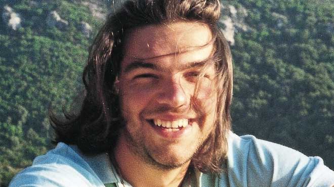 Τσίπρας: Ο δρόμος από τις σχολικές καταλήψεις στις γραβάτες και τα μνημόνια