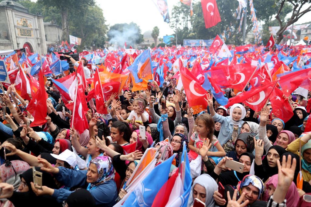Αυλαία συγκεντρώσεων στην Κωνσταντινούπολη για Ερντογάν – Ιντζέ