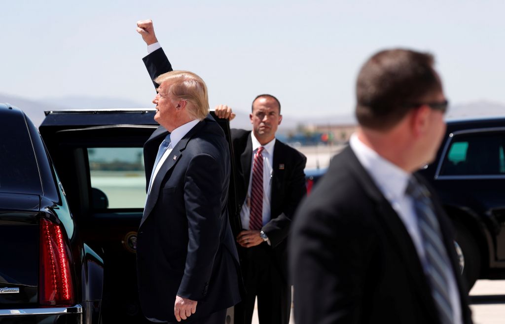 Αμεσα να απελαύνονται οι παράνομοι μετανάστες ζητεί ο Τραμπ