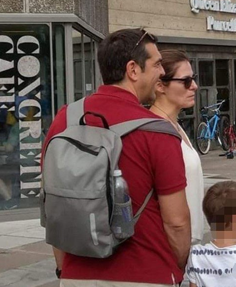 Αφησε τη γραβάτα και πήγε διακοπές στο Λονδίνο ο Αλέξης Τσίπρας