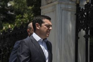 Συσκέψεις αγωνίας στο Μαξίμου – Εκλογικός συναγερμός με το βλέμμα στη ΔΕΘ