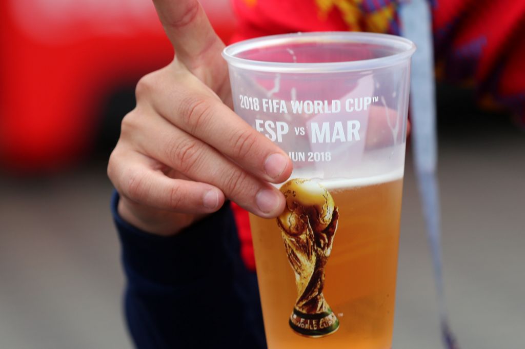 Η UEFA επιτρέπει υπό προϋποθέσεις την πώληση αλκοόλ στα γήπεδα