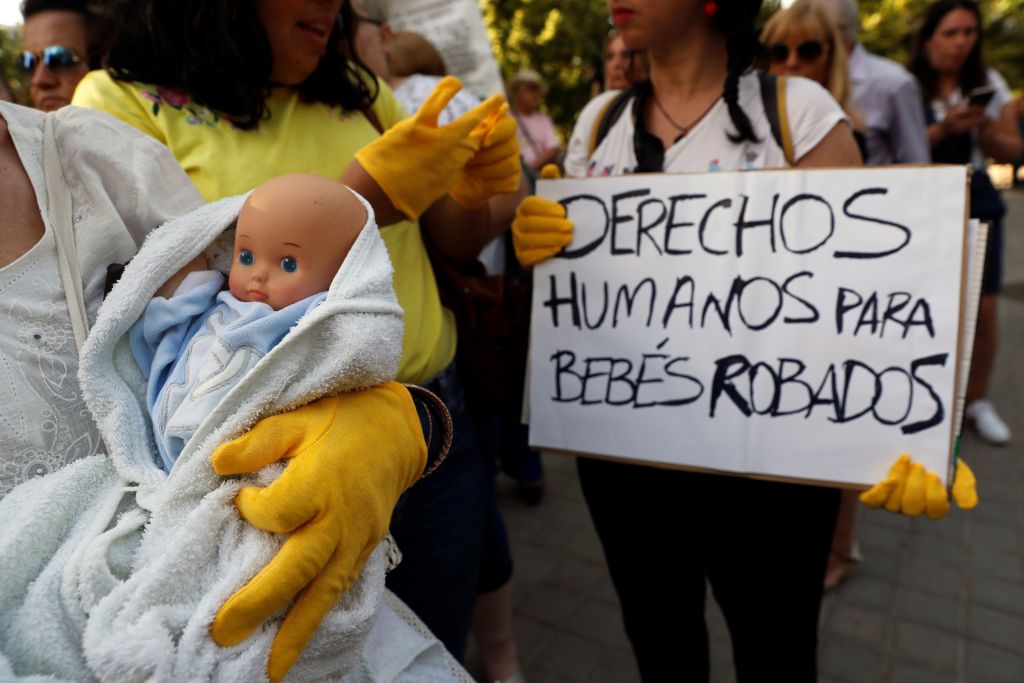 Ισπανία: Τα «κλεμμένα» μωρά του Φράνκο ζητούν δικαιοσύνη