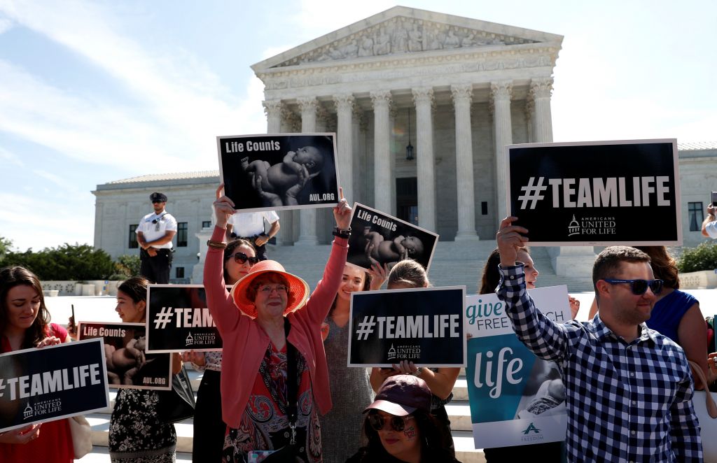 ΗΠΑ: Απόφαση κατά των αμβλώσεων από το Ανώτατο Δικαστήριο