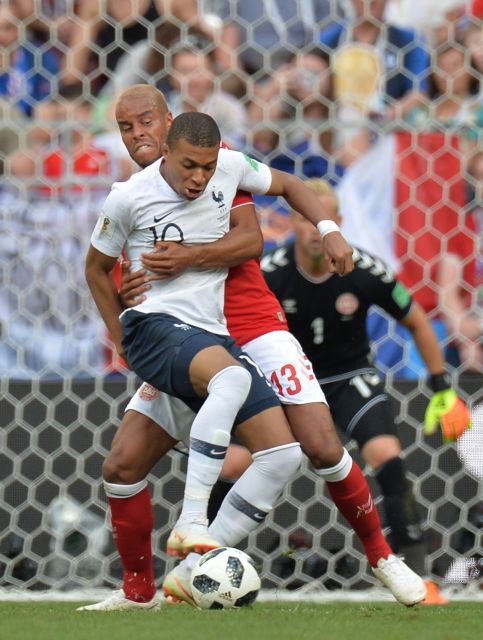 Χέρι χέρι στις 16