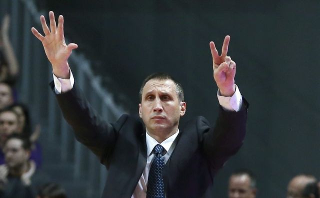 Σηκώνει τα μανίκια