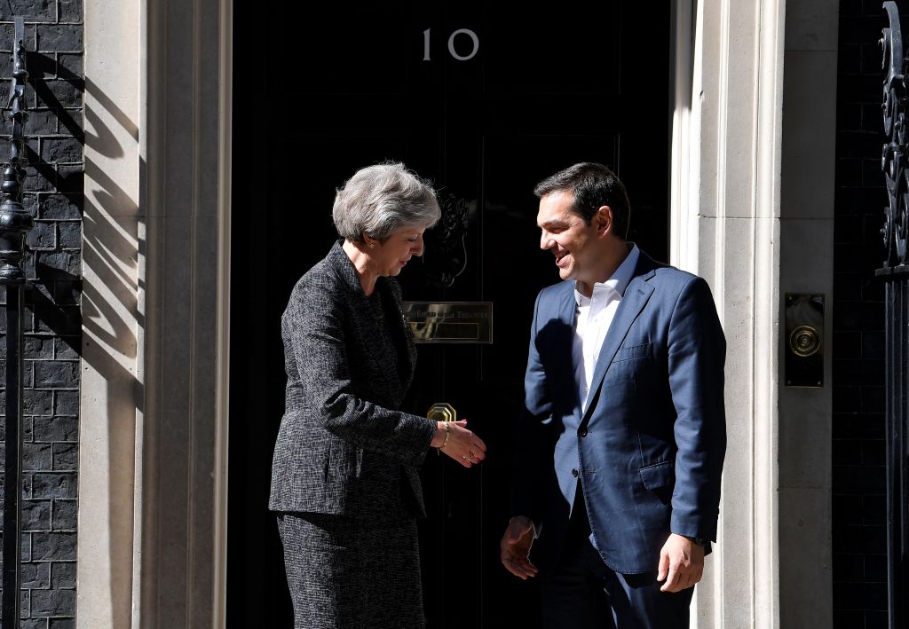 Τσίπρας από Downing Street – Είμαστε πολύ σκληροί για να πεθάνουμε