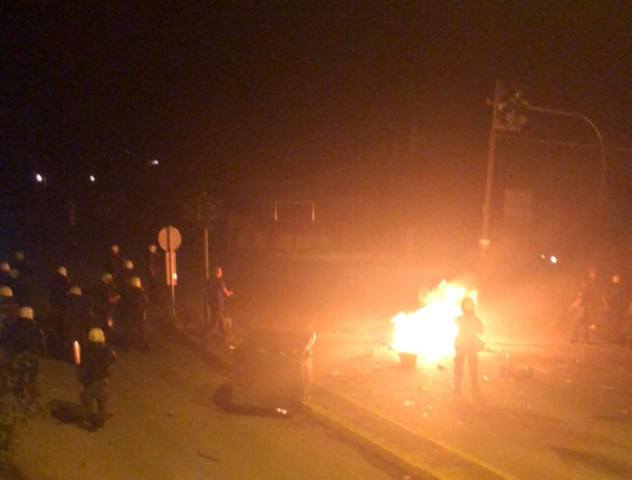 Κέρκυρα: Συμπλοκές τη νύχτα με τα ΜΑΤ στον ΧΥΤΑ Λευκίμμης