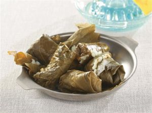 Ντολμαδάκια γιαλαντζί με αμπελόφυλλα
