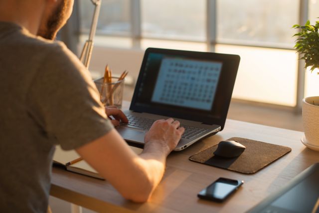 Τρέχουν οι πρώτες οπτικές ίνες