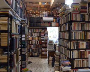 Παλαιοβιβλιοπωλείο Ιστωρ (Ιπποκράτους 157)