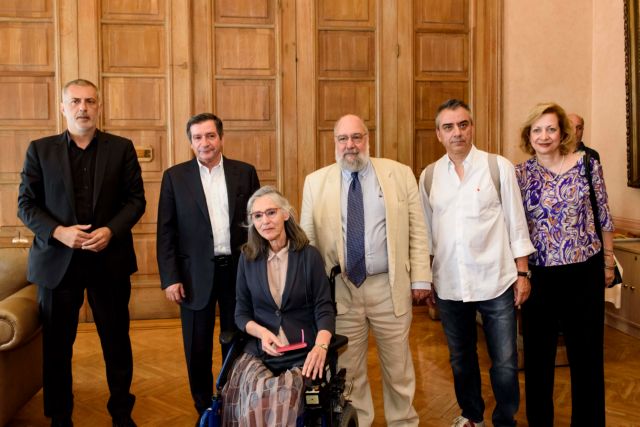 Ποιητές σε λεωφορεία, Τζόις και Μπέκετ στο Μέγαρο