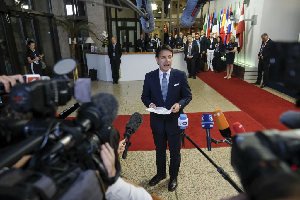 Ο Κόντε διέψευσε τον Μακρόν για τα hot spot σε Ελλάδα και Ιταλία