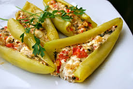 Πιπεριές κέρατο γεμιστές με φέτα