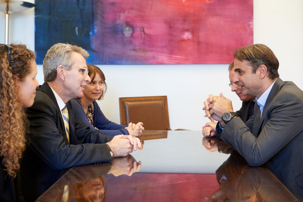 Συνάντηση Μητσοτάκη με την αναπληρωτή υφυπουργό Εξωτερικών των Η.Π.Α.