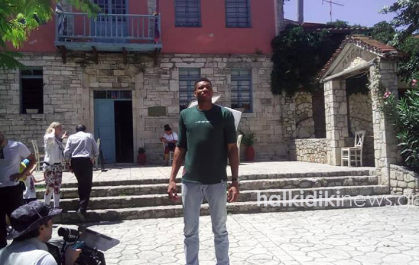 Στην Χαλκιδική ο Γ. Αντετοκούνμπο για τη νέα καμπάνια του ΕΟΤ