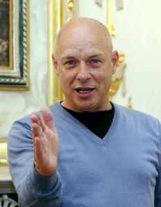 Ο Μπράιαν Ίνο ξανά στο Σαράγεβο μετά από 20 χρόνια