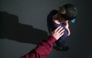 Κατήγγειλε τον σύζυγό της για παρενόχληση του 9χρονου παιδιού τους