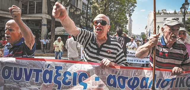 Τρεις εγκύκλιοι και ούτε μια σύνταξη