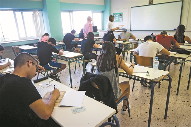 Με λιγότερα μαθήματα