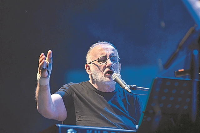 Η νέα «Καντάτα για τη Μακρόνησο» του Θάνου Μικρούτσικου